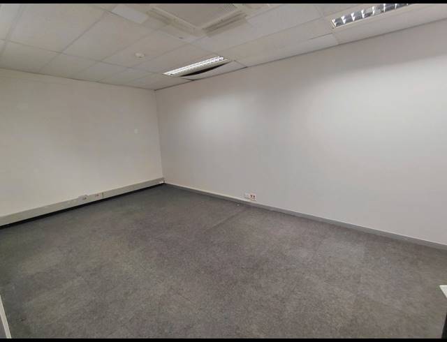 686M² OFFICE TO LET IN RANDJESPARK
